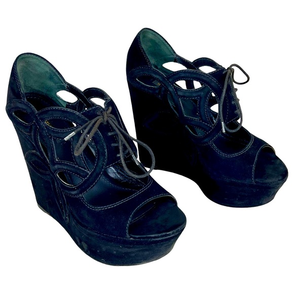 LOUIS VUITTON PLATFORM SANDALS IN BLACK SUEDE - Picture 2 of 10